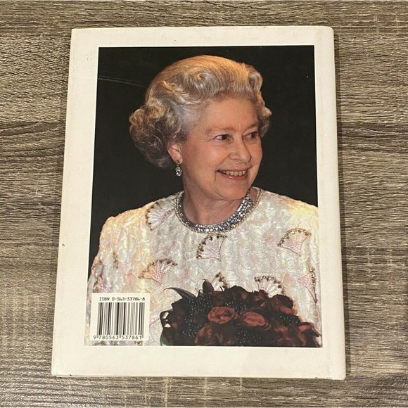 Rare Book Queen and Country By William Shawcross Illustrated And Rare - Picture 3 of 3